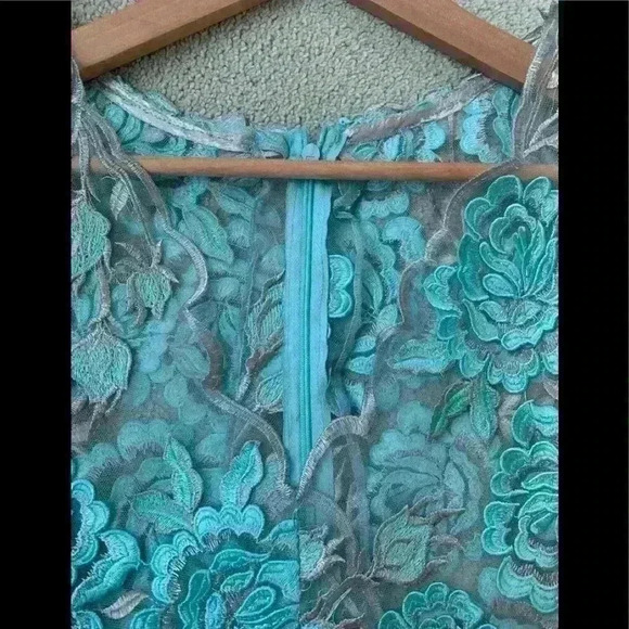 Gorgeous Turquoise and Silver hand made lace dress. - Picture 13 of 13